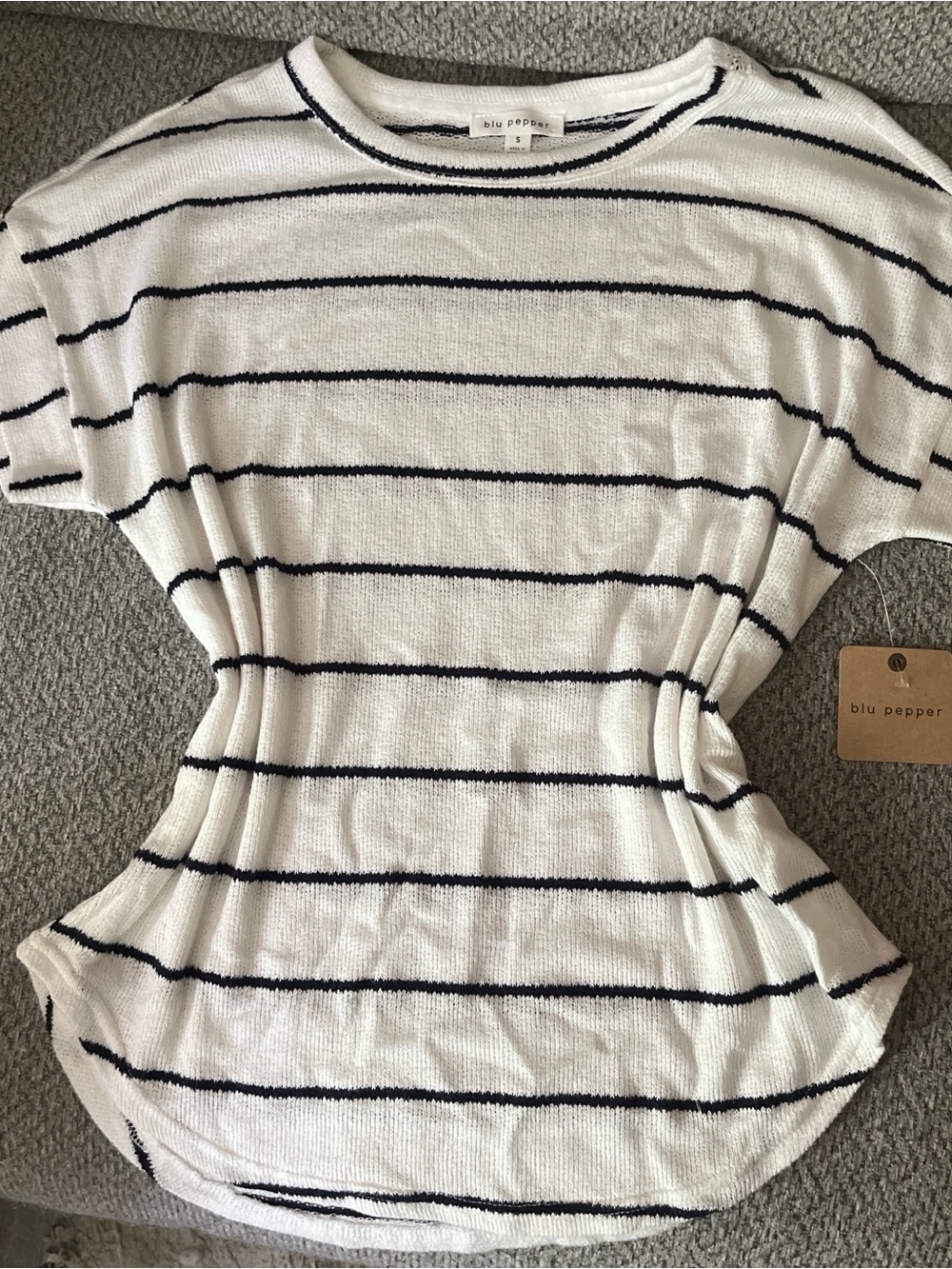 Blu Pepper White and Navy Striped Short Sleeve Knit Top